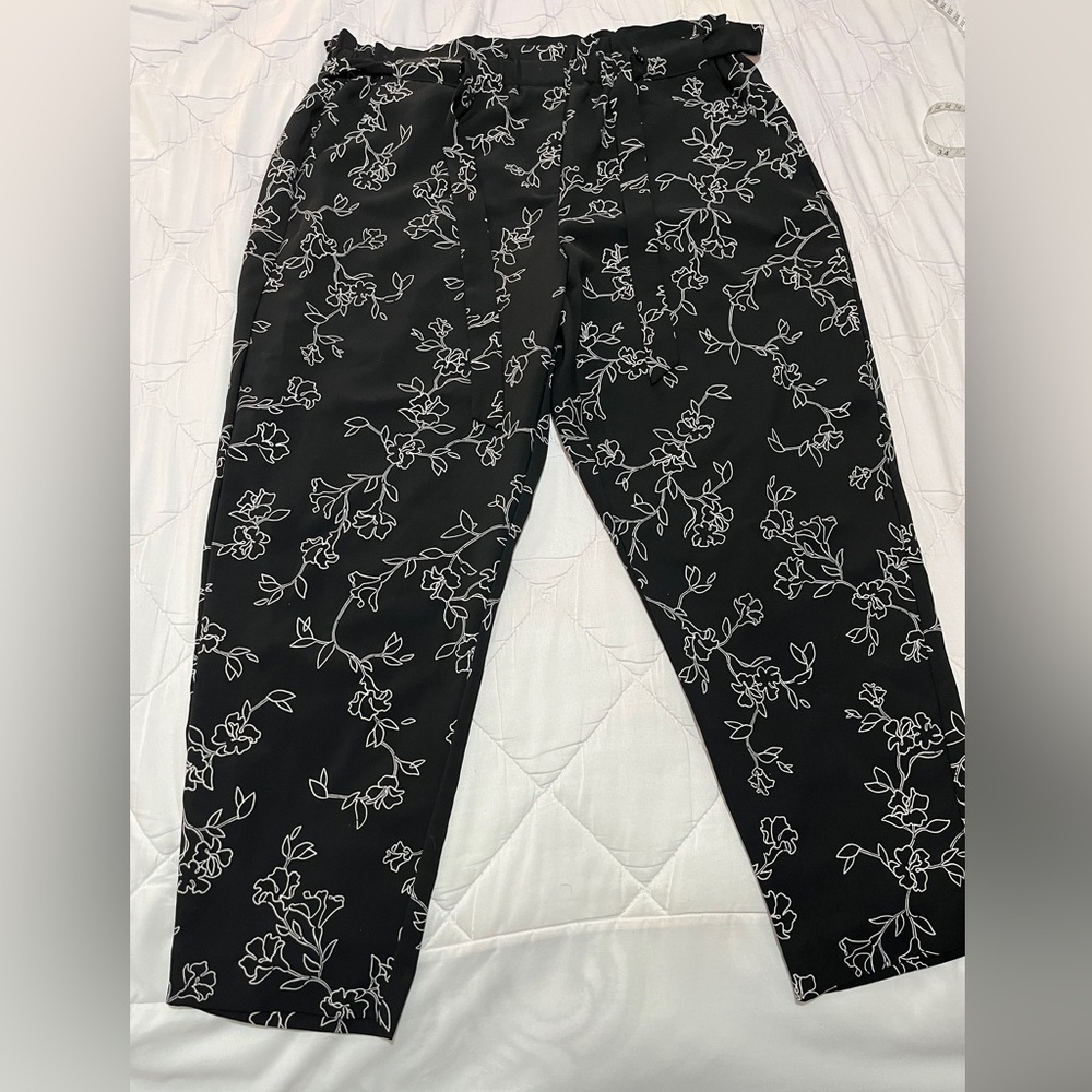 Reitmans Black and White Floral Trousers Size 14